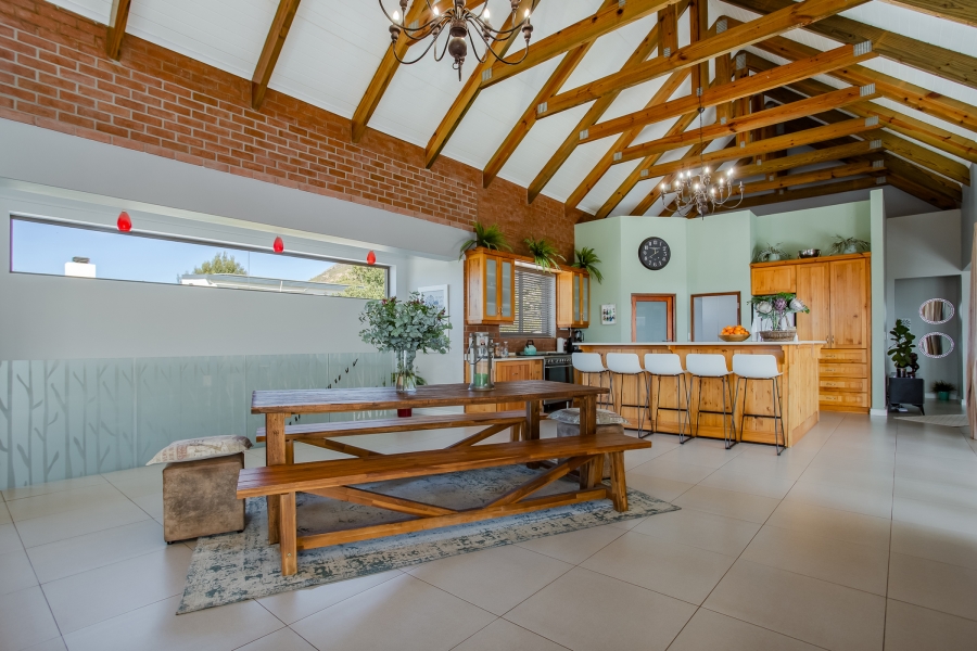 5 Bedroom Property for Sale in Lemoenkloof Western Cape